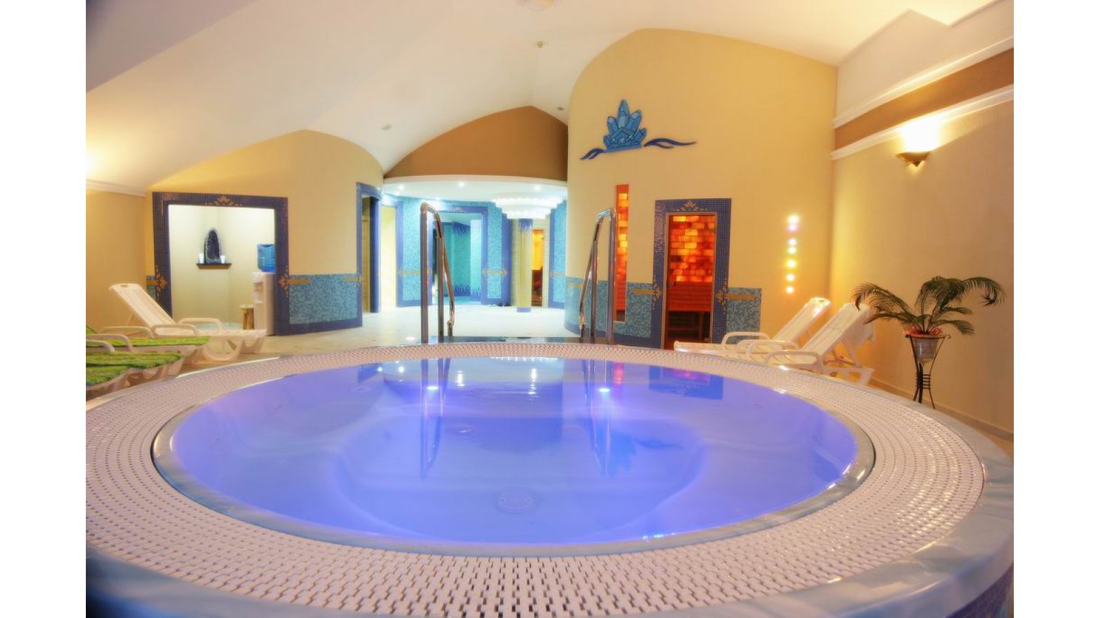 Kristály Hotel